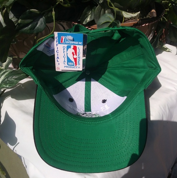 NWT Boston Celtics Snapback Hat - Picture 3 of 3